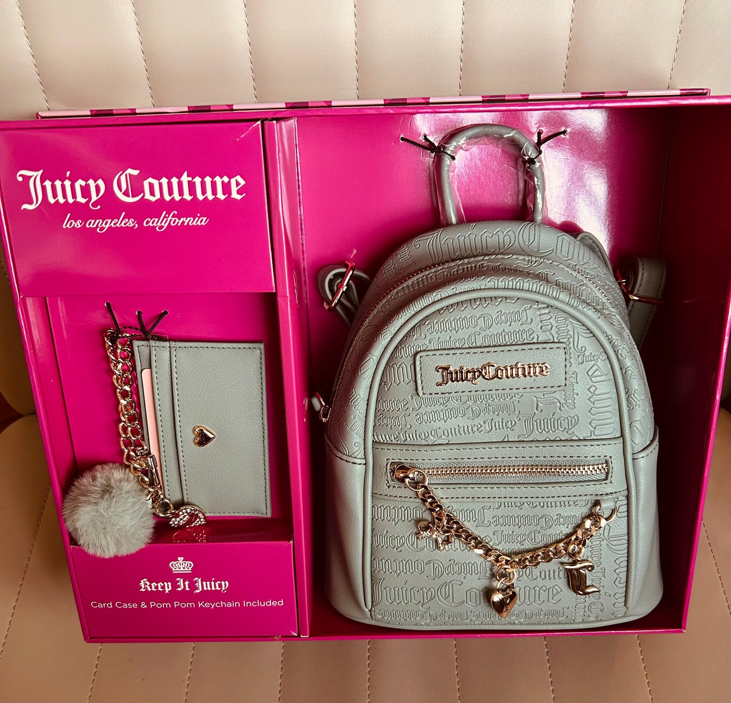 Juicy mini backpack with matching wallet and bag charm 🩵