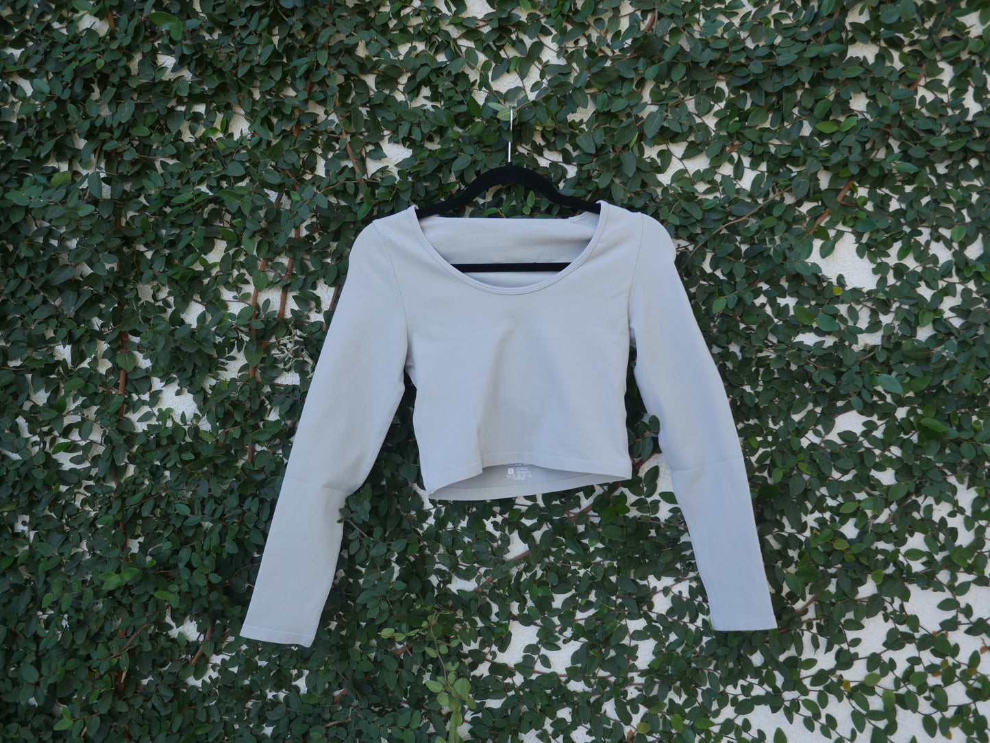 OQQ White Long Sleeved Crop Top, Size M
